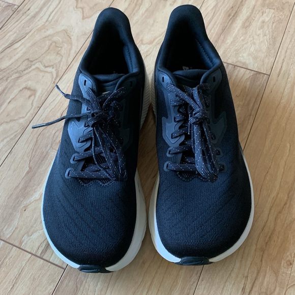 Altra W Experience Flow Black and White  Running Shoes - Picture 2 of 14